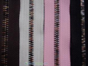 厂家直供金属拉链、尼龙拉链、压塑拉链_纺织、皮革_世界工厂网中国产品信息库