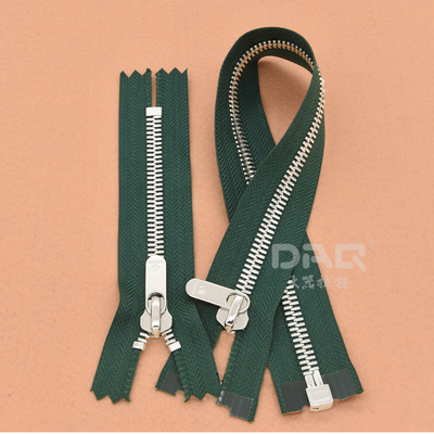 大器拉链DAQ品牌:高档优质服装拉链,上衣装饰拉链,金属拉链品牌供应